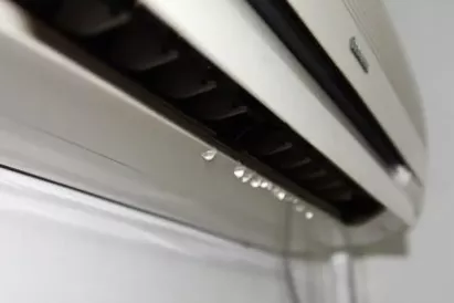 کولر گازی آب از پنل داخلی چکه می‌کند، چرا؟